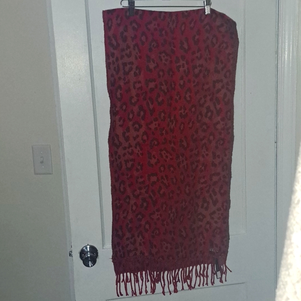 NWT BEBE Red Leopard print wide scarf❄️